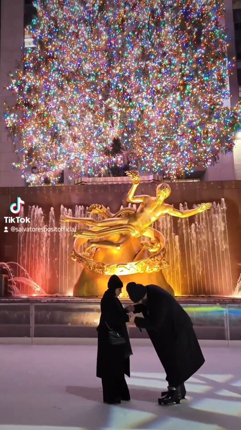 Salvatore Esposito, la proposta di matrimonio a New York a Paola Rossi VIDEO