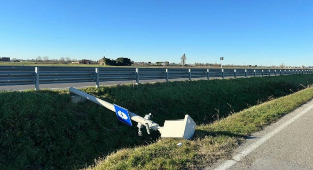 Fleximan arriva in Lombardia: palo dell’autovelox tagliato in provincia di Bergamo