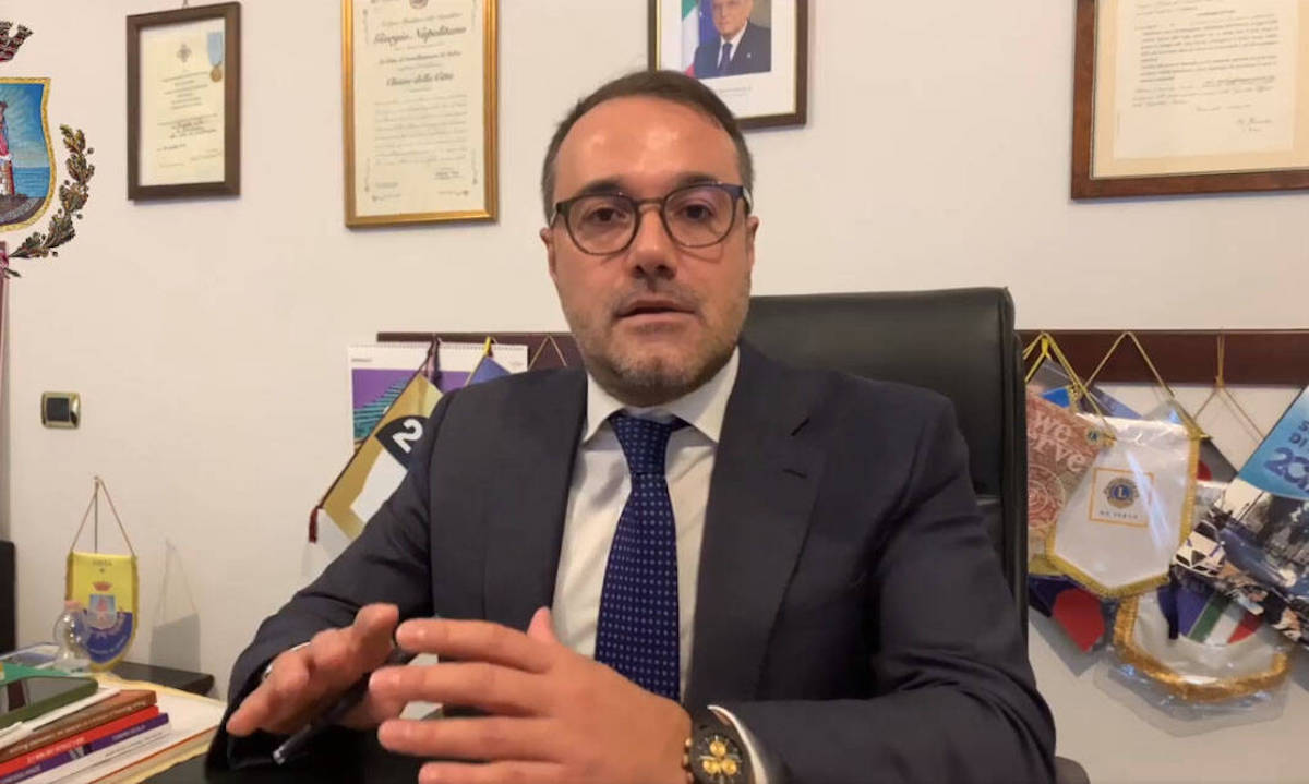 Ex sindaco Cimmino di Castellammare non può ricandidarsi: sentenza del Tribunale