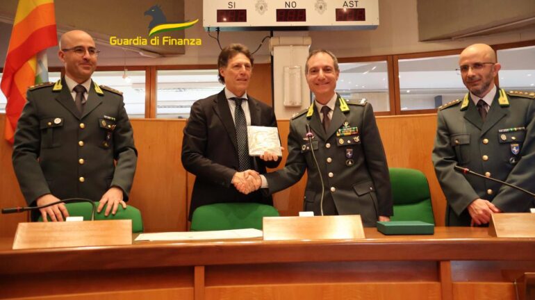 Portici, they saved a seriously injured child: the mayor awards 3 financiers