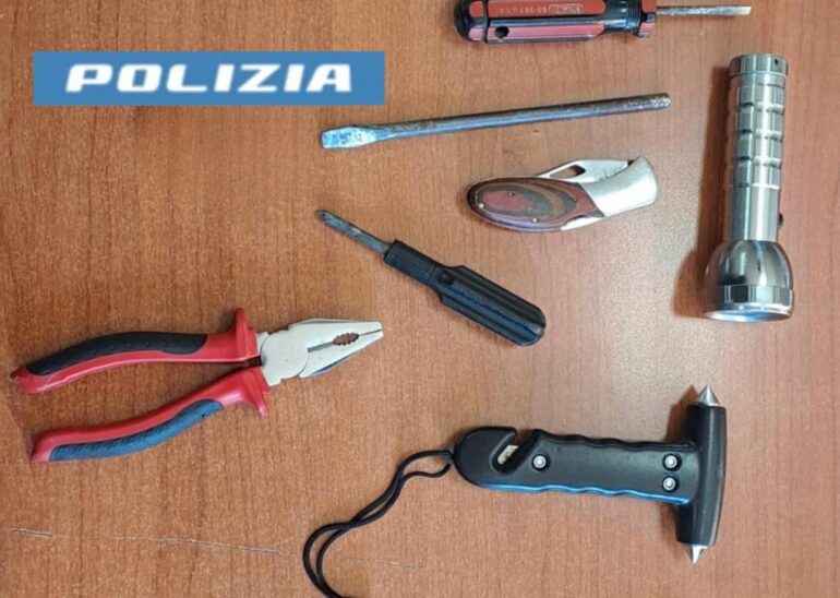 Napoli, evade i domiciliari e va a rubare: arrestato