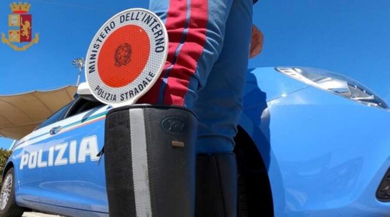 Avellino, recuperato sulla A16 furgone con ricambi rubati