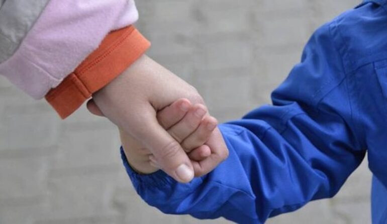 Bambina di 5 anni abbandonata a Mondragone il giorno di Capodanno