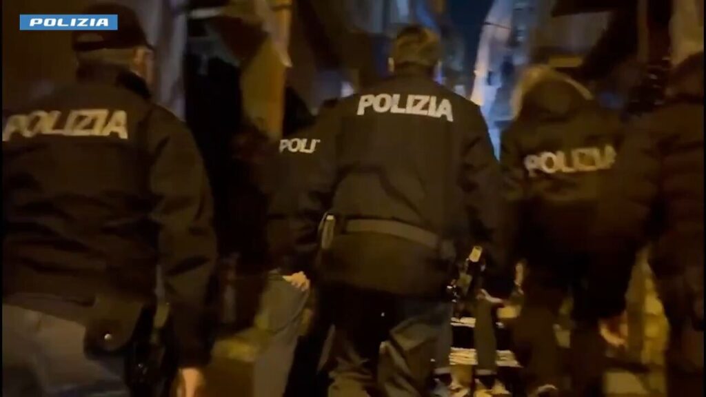 Napoli, blitz a Forcella e alle Case nuove: sgominato il nuovo gruppo di camorra