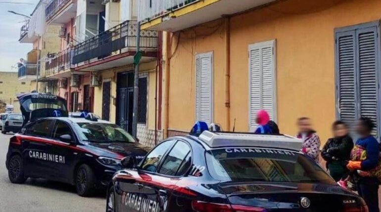 “Miracolo” a Caivano, bimba di 5 anni cade dal secondo piano: è viva