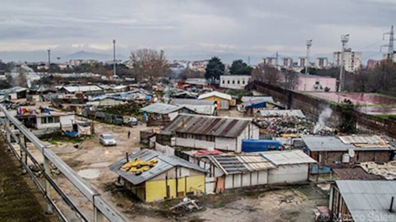 Campo rom di Giugliano: vertice in Prefettura a Napoli per il superamento dell’emergenza
