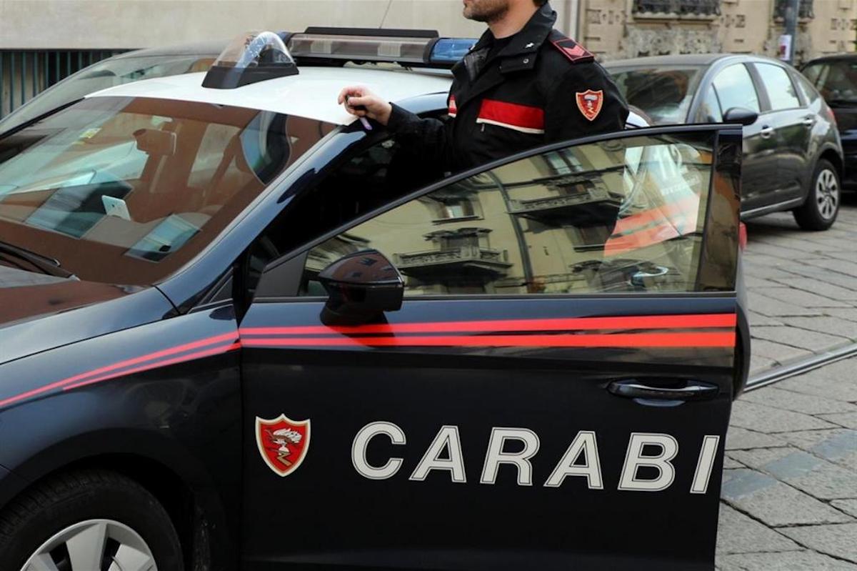 Grumo Nevano, i carabinieri in fila tra i clienti del pusher: arrestato