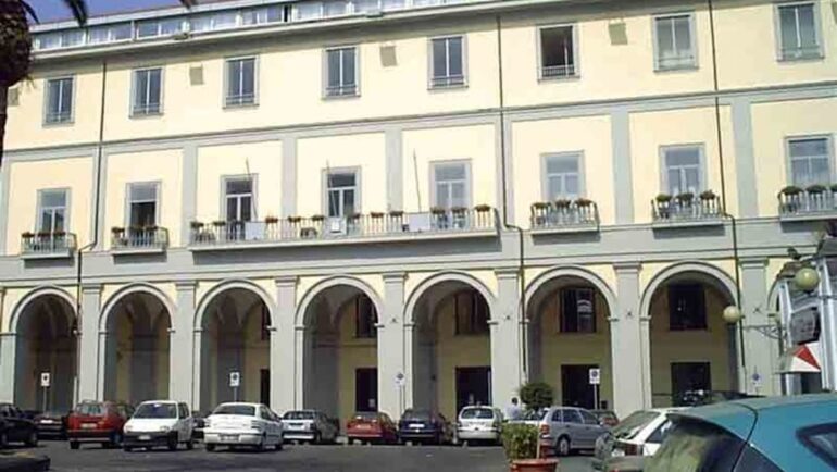 Aversa, arrestato dipendente comunale: altri 12 indagati