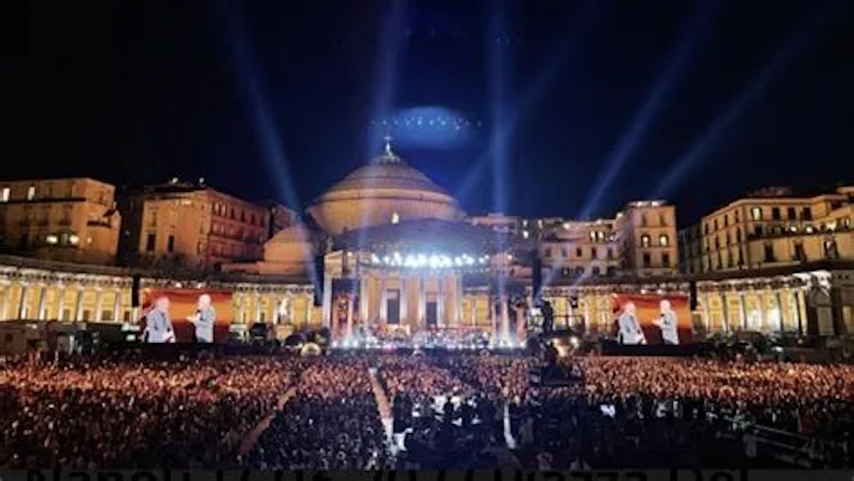 Napoli, spara petardi tra la folla del Concerto in piazza Plebiscito: arrestato 39enne di Acerra