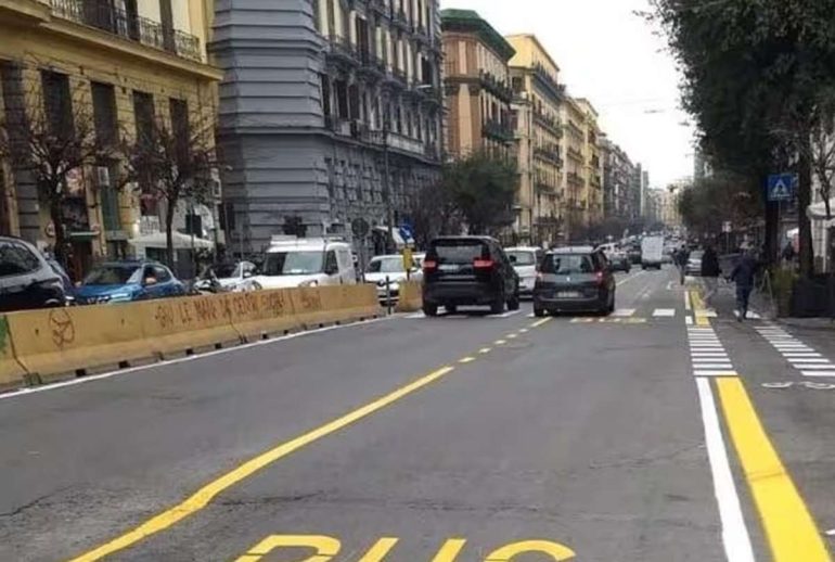 Napoli, sequestrati oltre 20mila articoli contraffatti al corso Umberto e denunciate 6 persone