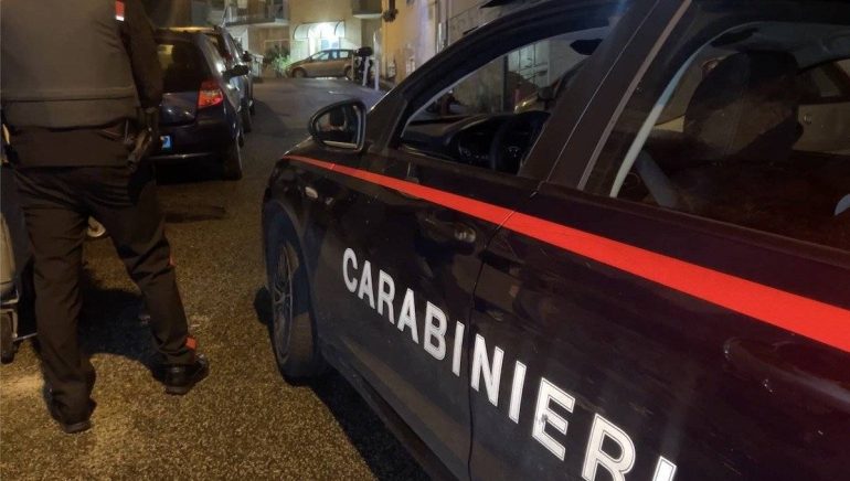 Ercolano, accoltella una coetanea per gelosia: arrestata 25enne