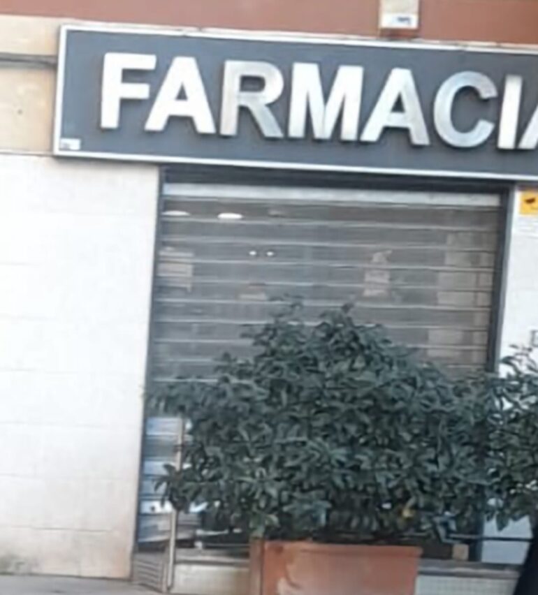 arzano ladri farmacia