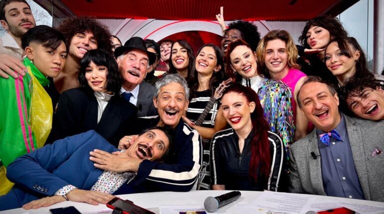 Fiorello: “Mourinho ha già lasciato Trigoria, ma con il traffico che c’è rimarrà a Roma altri tre mesi”