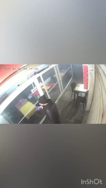 Grumo Nevano, fanno saltare in aria il gazebo di un bar con le bombe carta