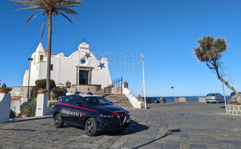 Controlli a Ischia: danneggia linee telefoniche e radio, denunciato 55enne di Forio