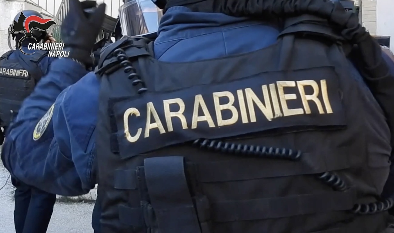 Napoli: narcos in fuga 13 anni, tradito dal vizio del fumo