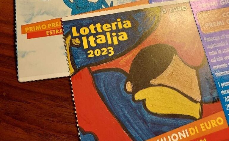 A Napoli è boom di vendite dei biglietti della Lotteria Italia