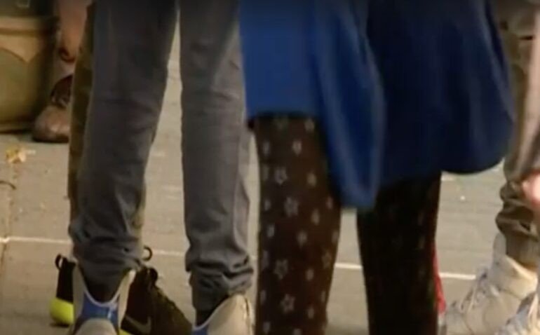 Battipaglia, il mistero della ragazzina incappucciata e rapita davanti scuola e poi rilasciata