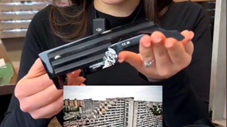 Napoli, la polemica degli occhiali Malaterra: la società si dissocia dal video promozionale su Tik Tok