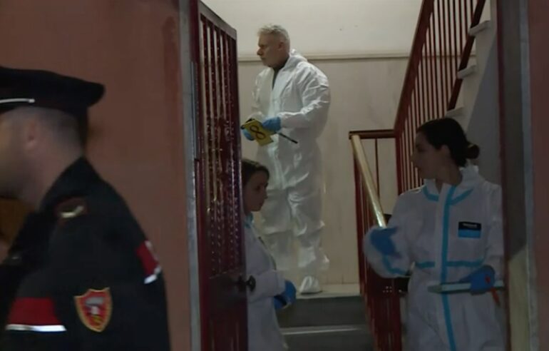 Furorigrotta, il caffè con lo zio e poi lo ha ucciso con 90 coltellate: ha già confessato