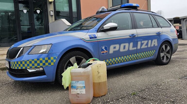 Napoli, ruba carburante dall’autocisterna che guidava: arrestato camionista ucraiano