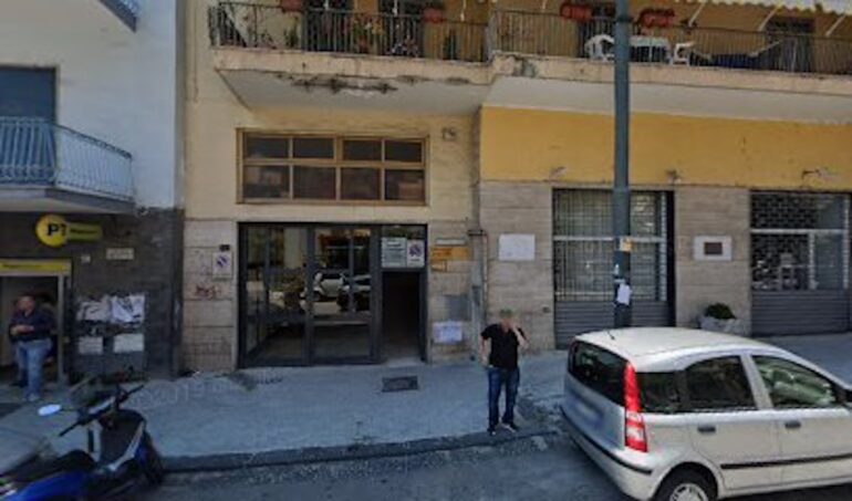 Torre del Greco, banditi alle Poste: bottino di poche centinaia di euro