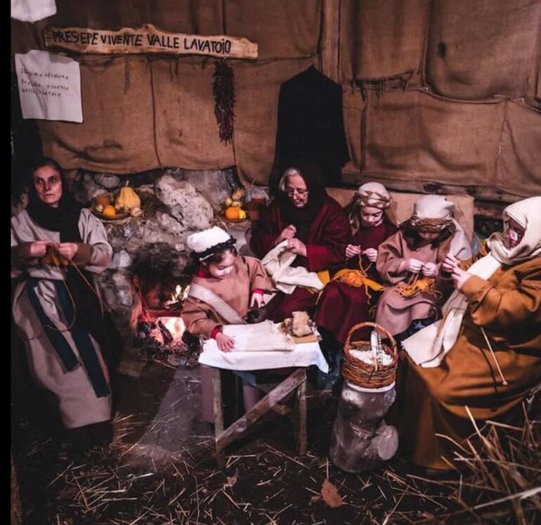 Presepe vivente Pimonte, sabato 13 gennaio ingresso speciale con doni ai bimbi e uno sconto sulla prossima edizione