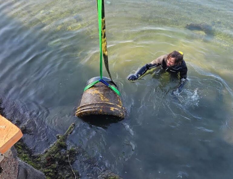 Bacoli, oggi prosegue la pulizia del lago Fusaro
