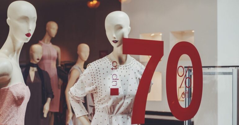 Saldi a Napoli, partenza lenta ma c’è shopping dei turisti