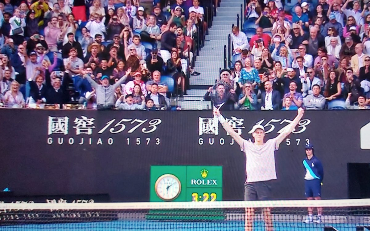 Immenso Sinner batte Diokovic e vola in finale agli Australian Open