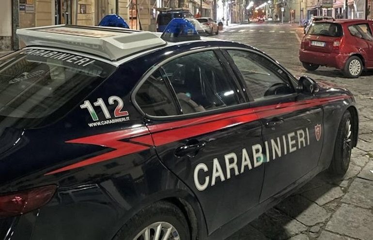 Castellammare, lancia pietre contro i carabinieri: arrestato giovane egiziano