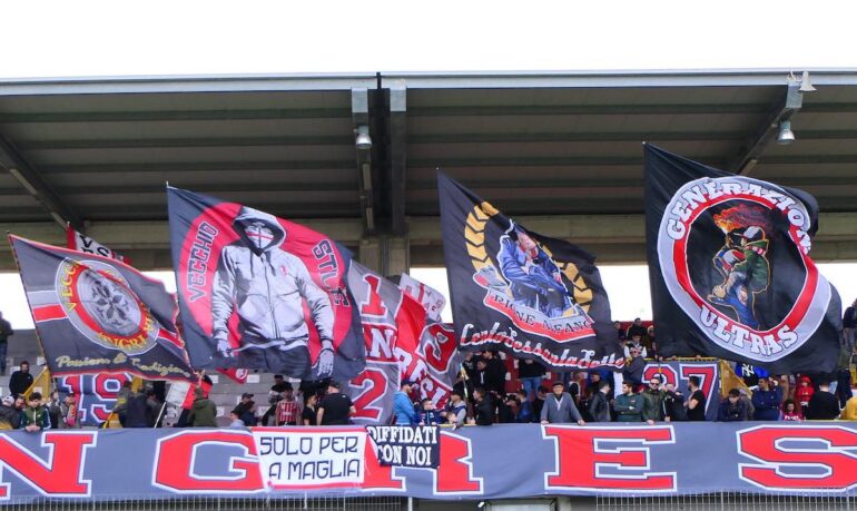 Angri, aggredì comandante dei carabinieri dopo la partita di serie D: arrestato tifoso violento