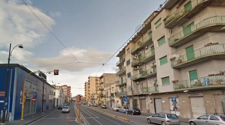 Napoli, pusher sorpreso a ‘lavoro’ in via Stadera