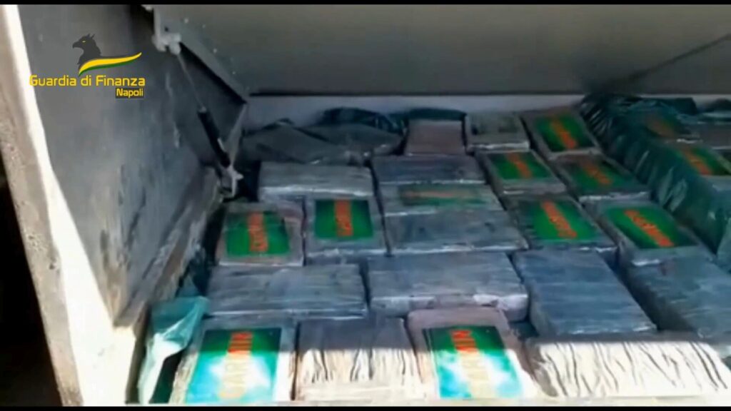 Blitz antidroga a Napoli e provincia: 16 arresti