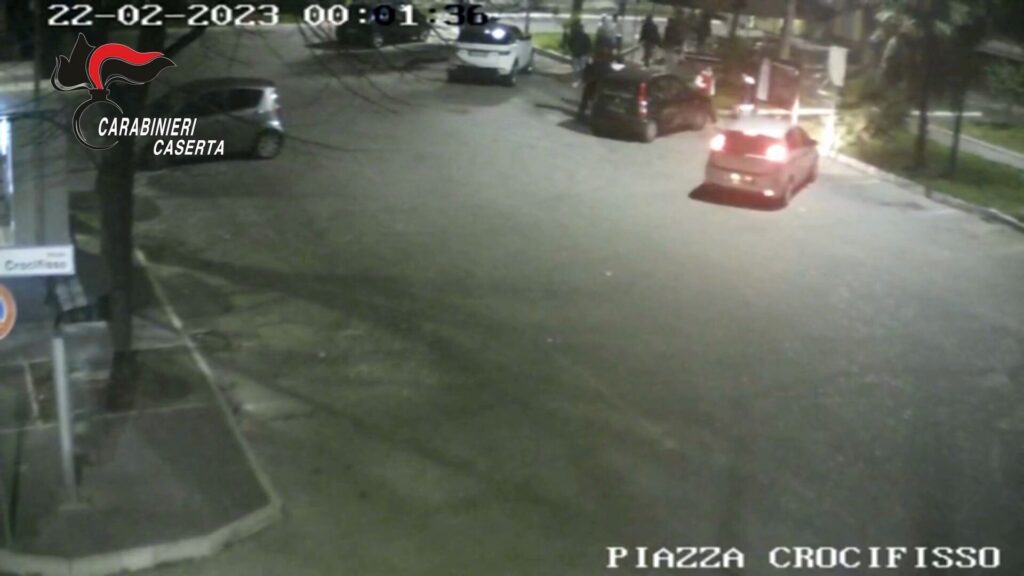 Caserta, 18enne picchiato e chiuso in un bagagliaio: 4 arresti