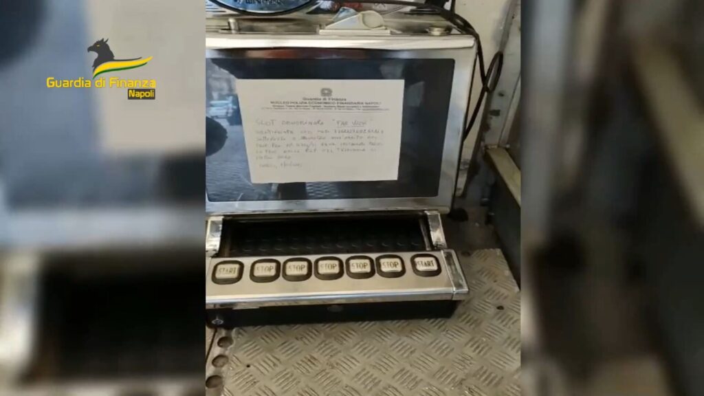 Napoli, scommesse anche dal carcere: 10 arresti e sequestri per 3 milioni
