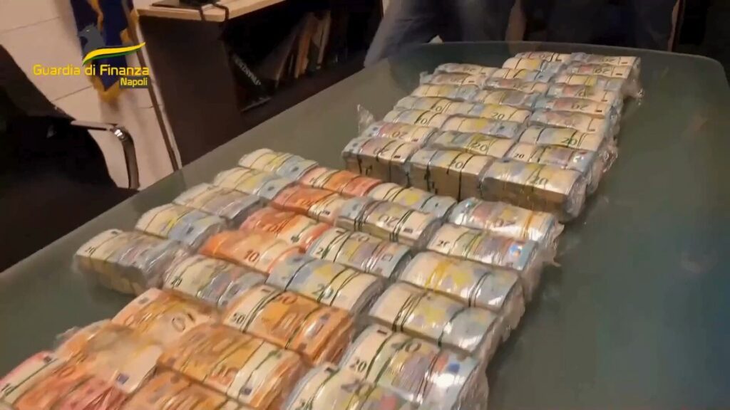 Riciclaggio: i broker di Portici ed Ercolano avevano anche un caveau per nascondere i soldi