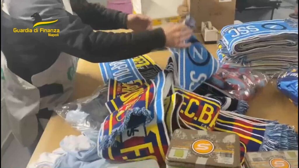 Pagani, sequestrata una fabbrica che riproduceva illegalmente prodotti della SSC Napoli
