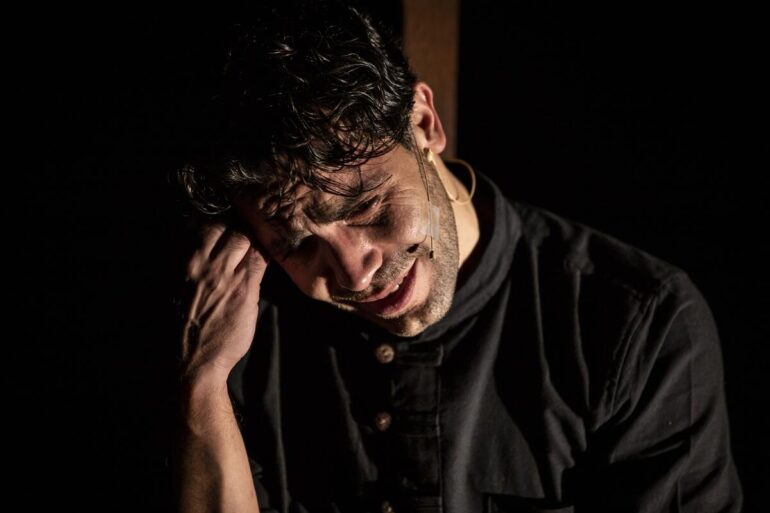 ‘I cinque figli’ in scena al Teatro Tram: Antimo Casertano riscrive e interpreta una novella di Giambattista Basile