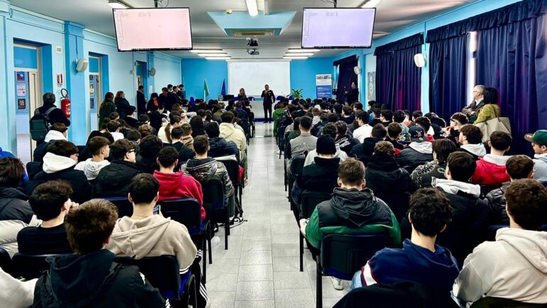 caserta carabinieri studenti