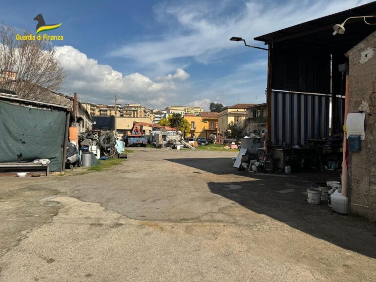 Sequestrata discarica abusiva con rifiuti pericolosi a Benevento