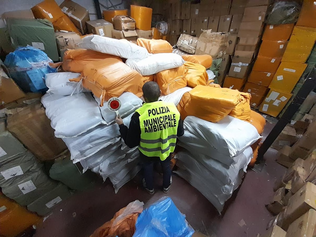 A Napoli sequestrate 8,6 mln di buste di plastica illegali negli ultimi 5 anni