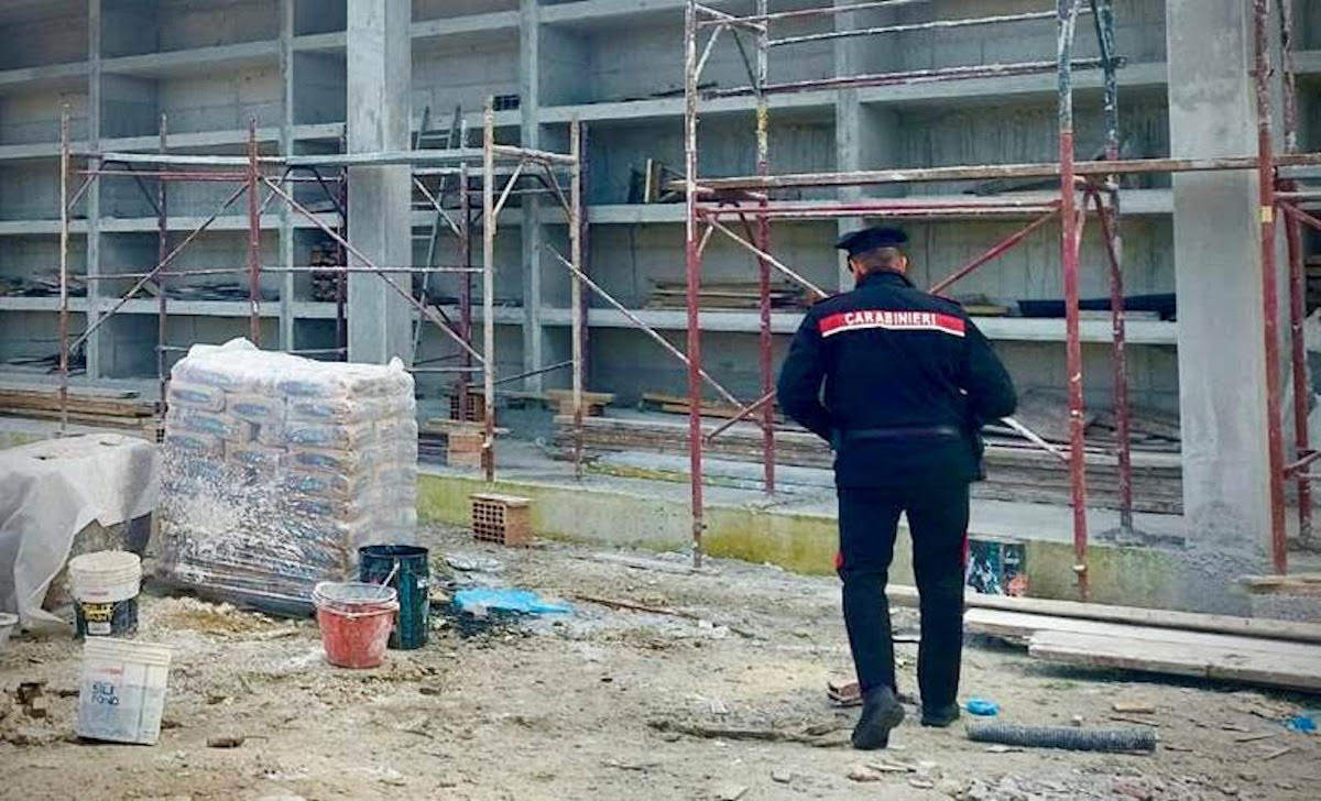 Sparatorie sul cantiere nuova scuola Massimo Troisi: Pianura sotto shock