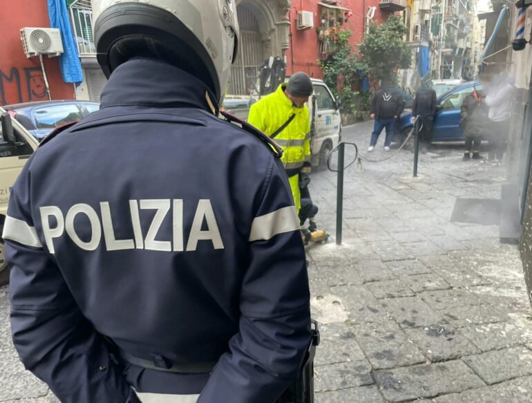 Rione Sanità, rimossi paletti e barriere abusive in strada