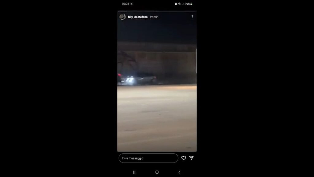 Corse di auto clandestine nel parcheggio dell’ex Ipercoop ad Afragola