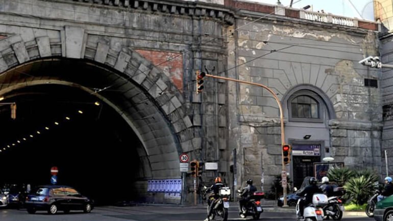 Napoli, chiusura notturna della Galleria Vittoria per manutenzione: ecco le limitazioni al traffico