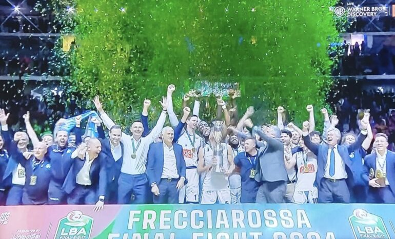 Impresa Gevi Napoli, batte Milano e vince la Coppa Italia di basket