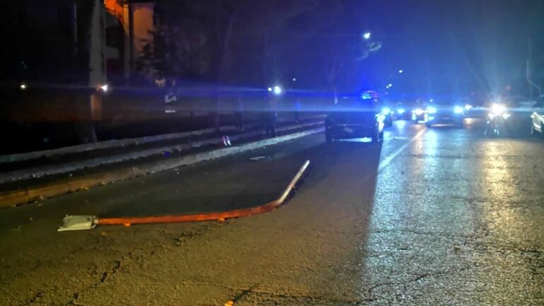 Napoli 7 pali della luce abbattuti in 10 giorni su strada provinciale tra Giugliano e la provincia di Caserta