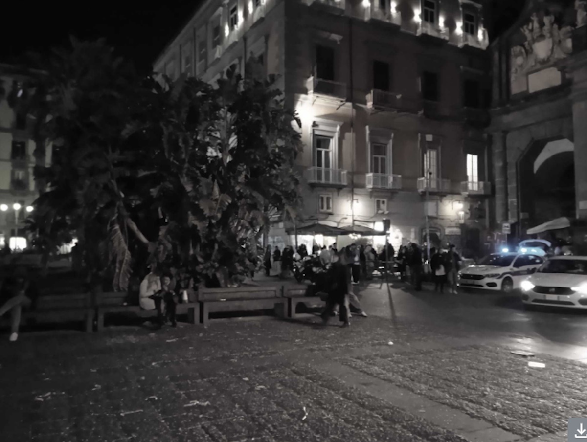 Napoli, piazza Dante finalmente vera area pedonale e luogo sicuro