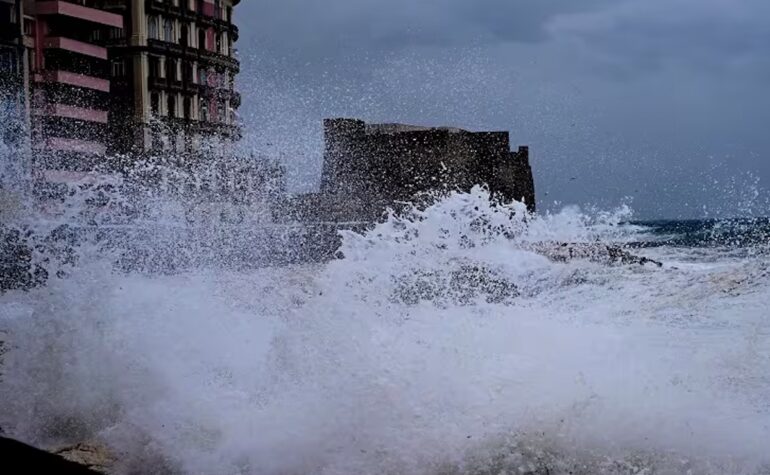 Domani in Campania allerta gialla per temporali: l’estate lascia il posto alla pioggia